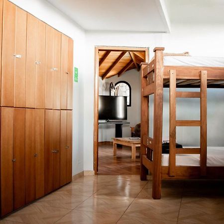 Happy Buddha Hostel & LodgeGuatapé エクステリア 写真