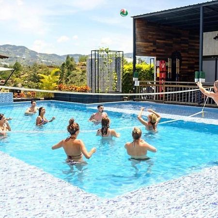 Happy Buddha Hostel & LodgeGuatapé エクステリア 写真