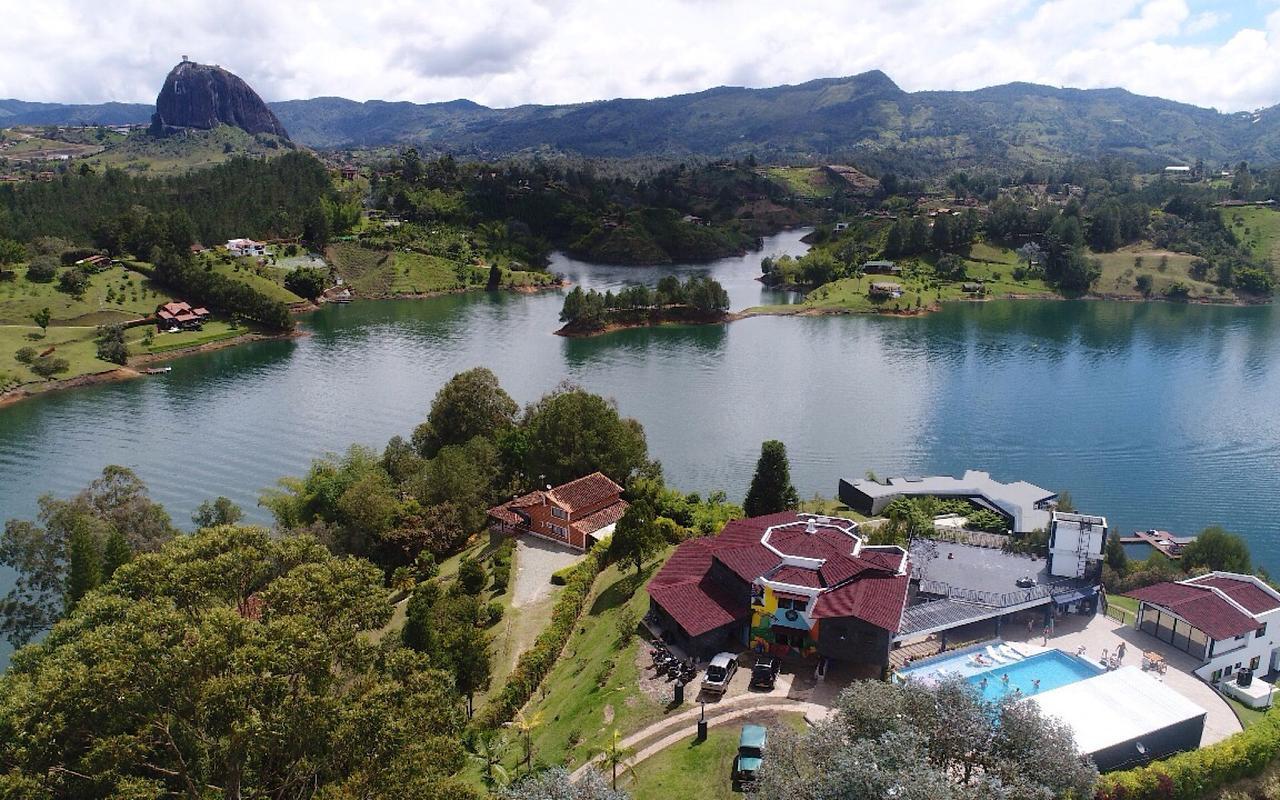 Happy Buddha Hostel & LodgeGuatapé エクステリア 写真