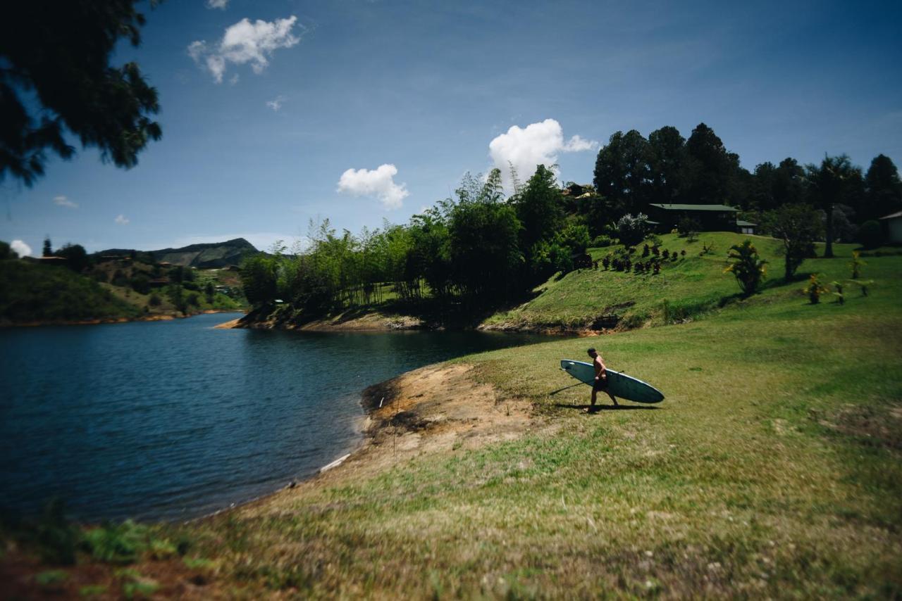 Happy Buddha Hostel & LodgeGuatapé エクステリア 写真