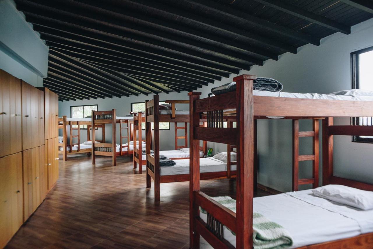 Happy Buddha Hostel & LodgeGuatapé エクステリア 写真