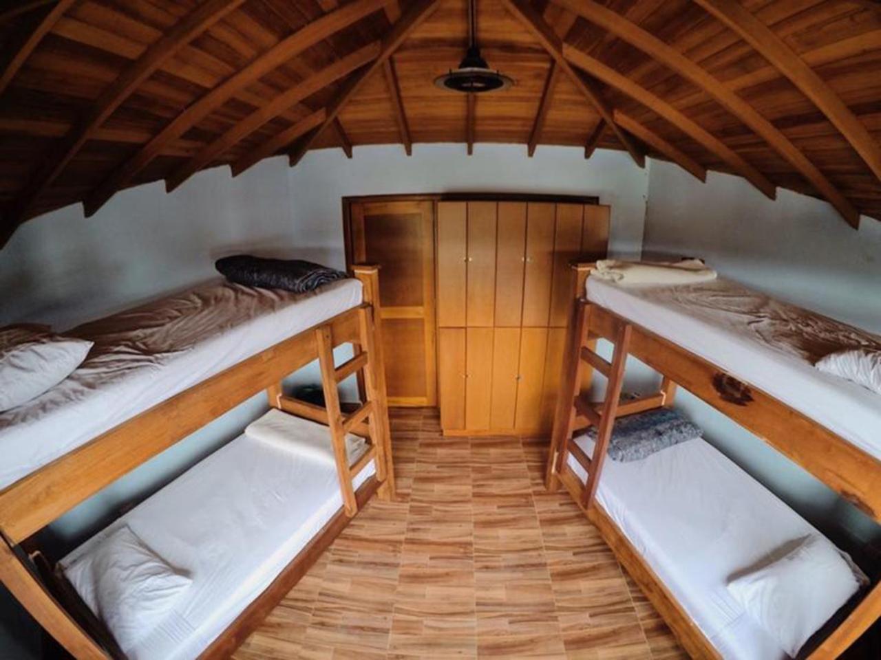 Happy Buddha Hostel & LodgeGuatapé エクステリア 写真