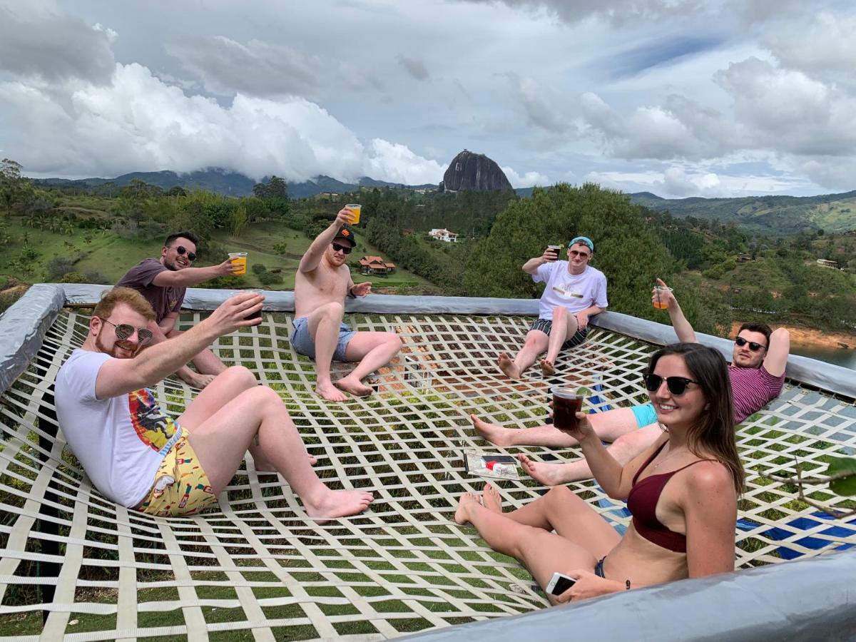 Happy Buddha Hostel & LodgeGuatapé エクステリア 写真