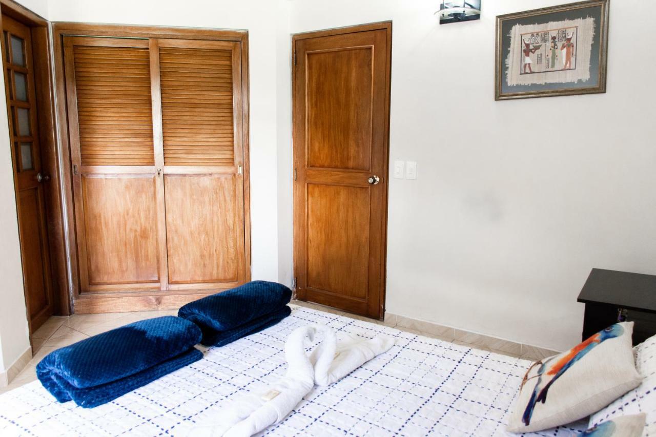 Happy Buddha Hostel & LodgeGuatapé エクステリア 写真