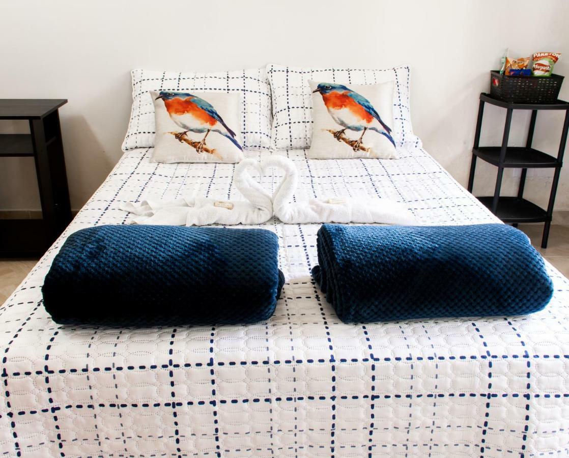 Happy Buddha Hostel & LodgeGuatapé エクステリア 写真