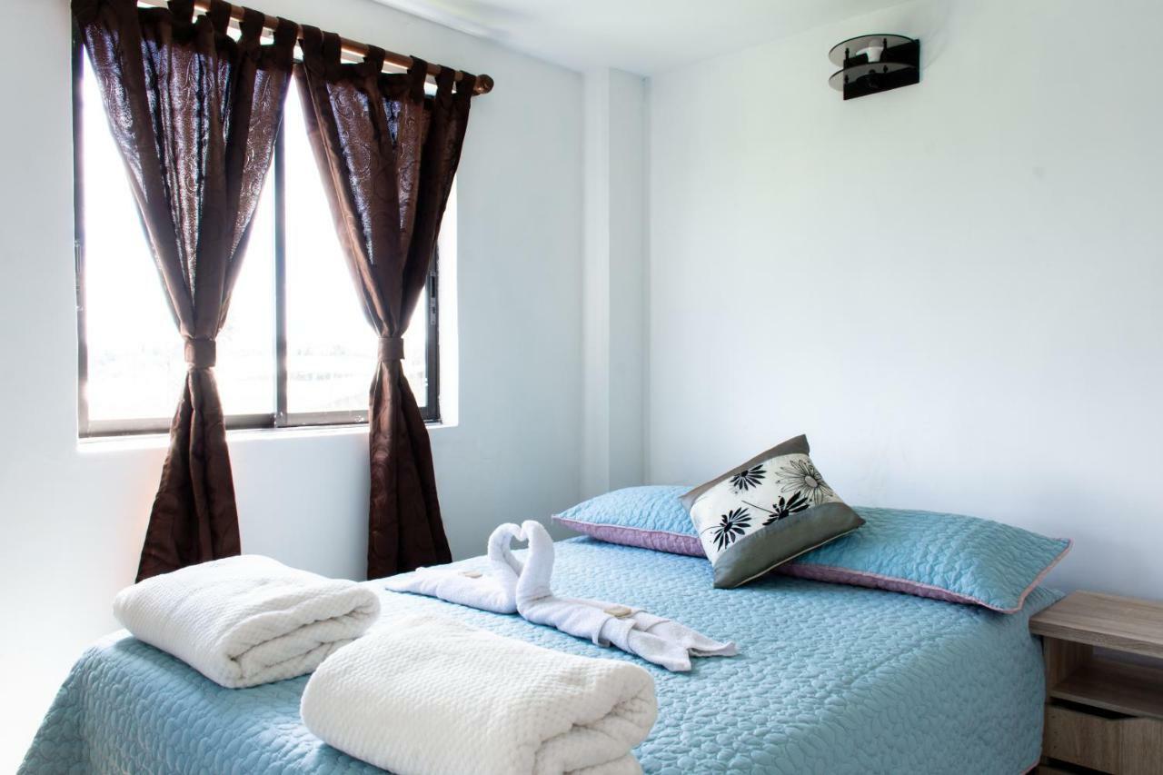 Happy Buddha Hostel & LodgeGuatapé エクステリア 写真