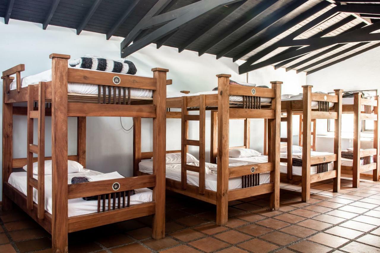 Happy Buddha Hostel & LodgeGuatapé エクステリア 写真