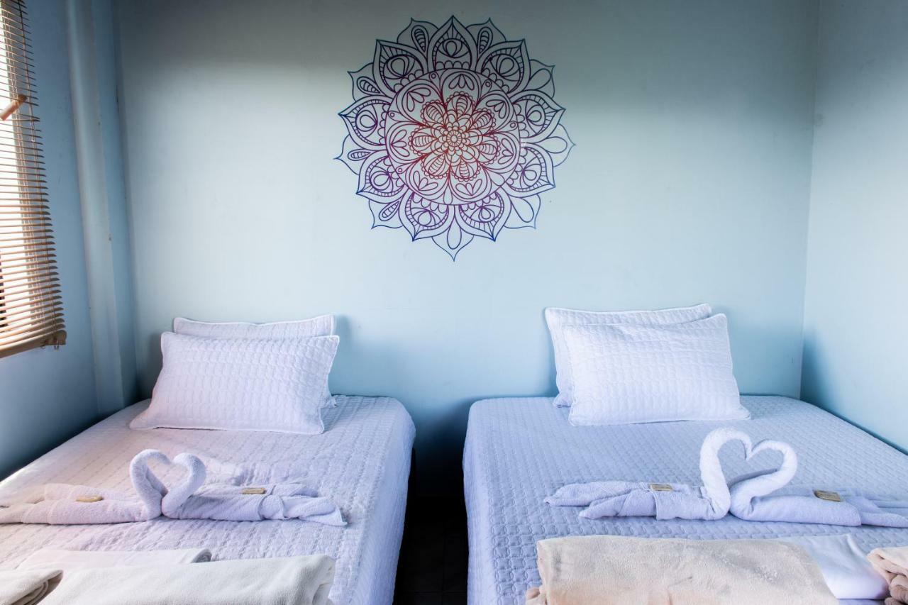 Happy Buddha Hostel & LodgeGuatapé エクステリア 写真